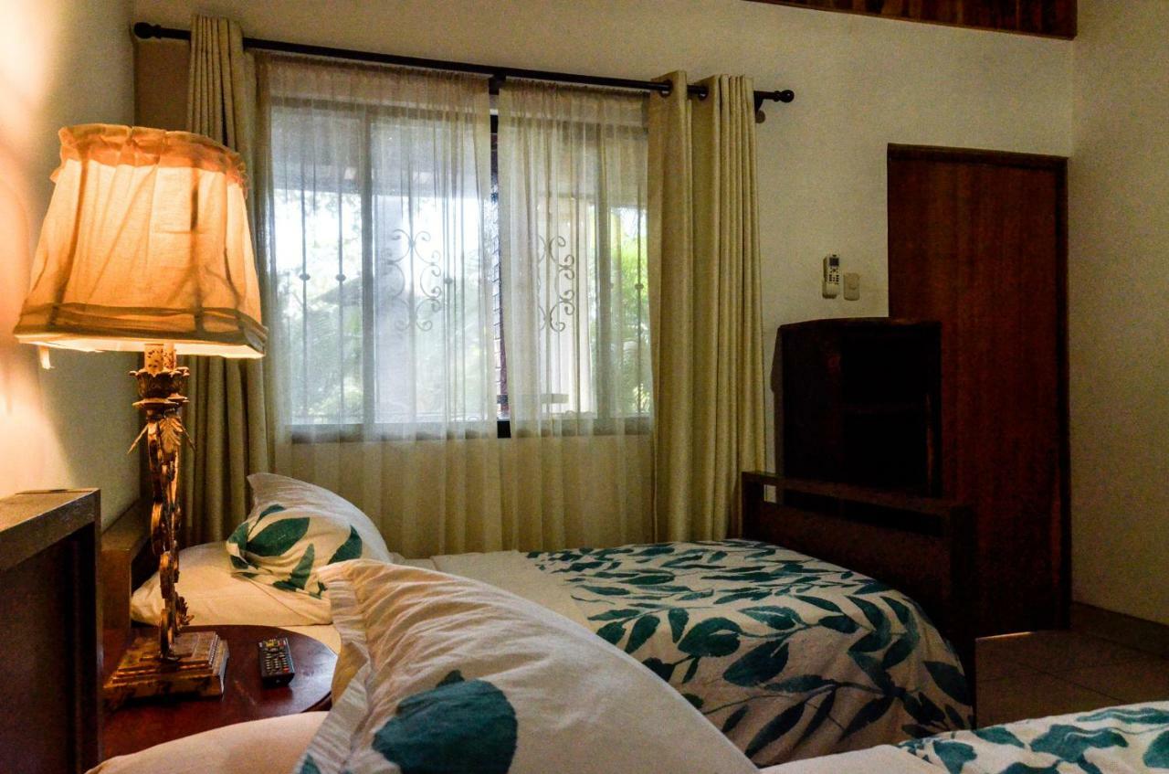 Hotel Zullymar Aptos Tamarindo Exterior photo